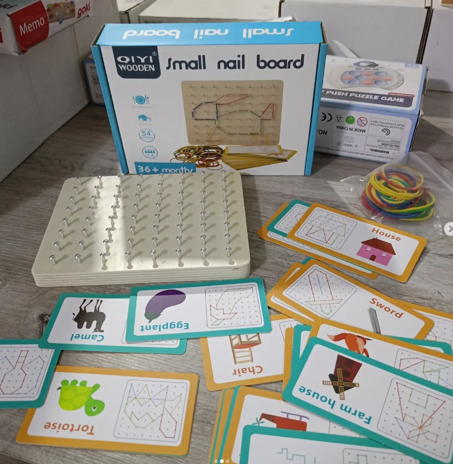 MONTESSORI TABLERO GEOMETRICO NIÑOS